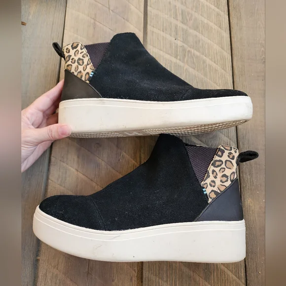 Toms Black Leopard Print Slip-On Sneakers Booties Sz 7.5 - Picture 2 of 9
